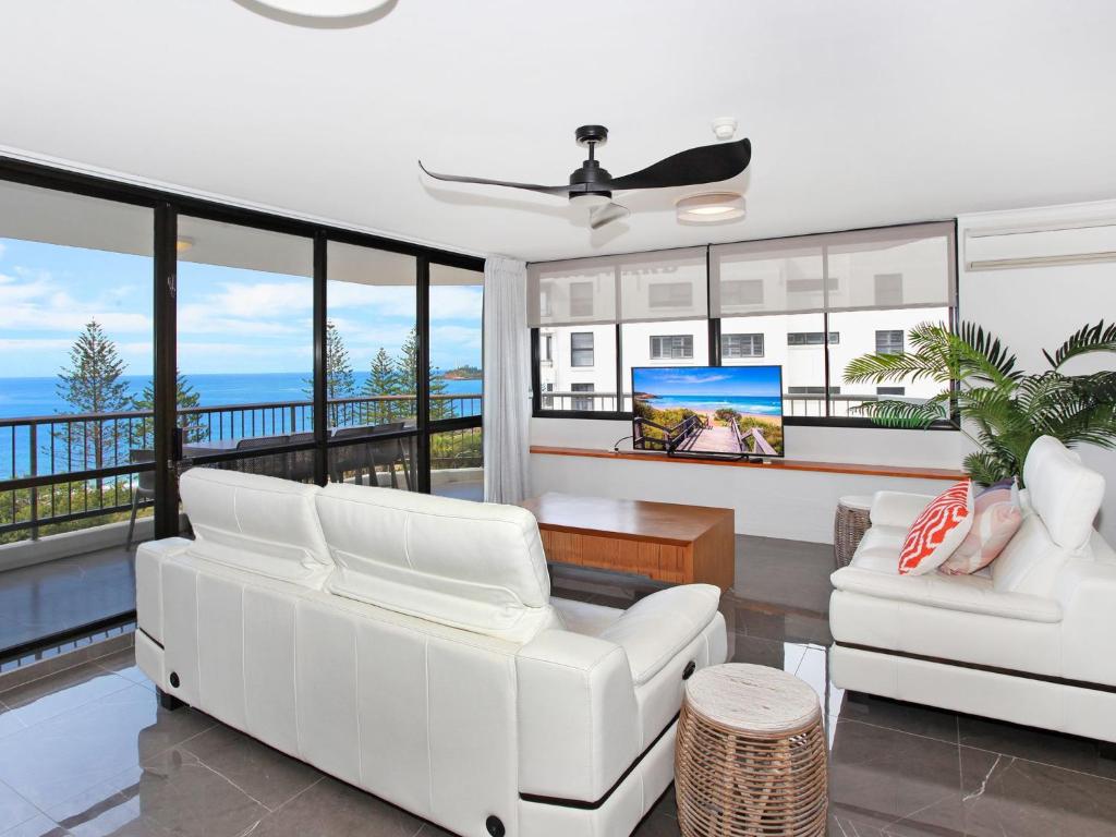 Posezení v ubytování Seaview 31 Luxurious Beachside Two Bedroom Apartment in Seaview Resort with Stunning Views