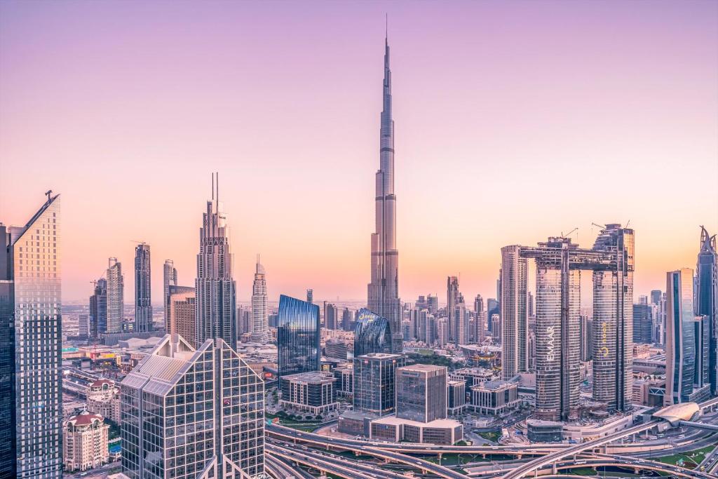 Nespecifikovaný výhled na destinaci Dubaj nebo výhled na město při pohledu z hotelu