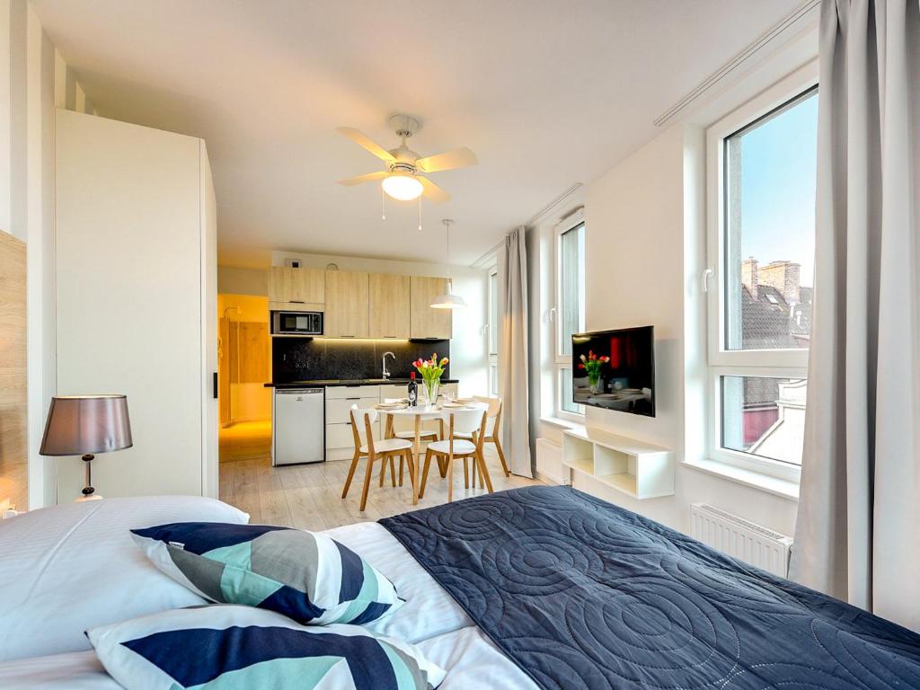 Televízia a/alebo spoločenská miestnosť v ubytovaní Chrobry Apartamenty Gdańsk Grodzka 10