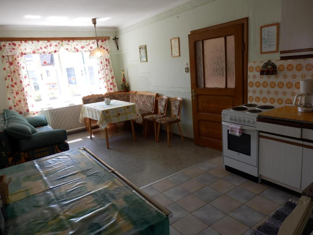 Kuchyň nebo kuchyňský kout v ubytování Ferienwohnungen Strohmayerhof
