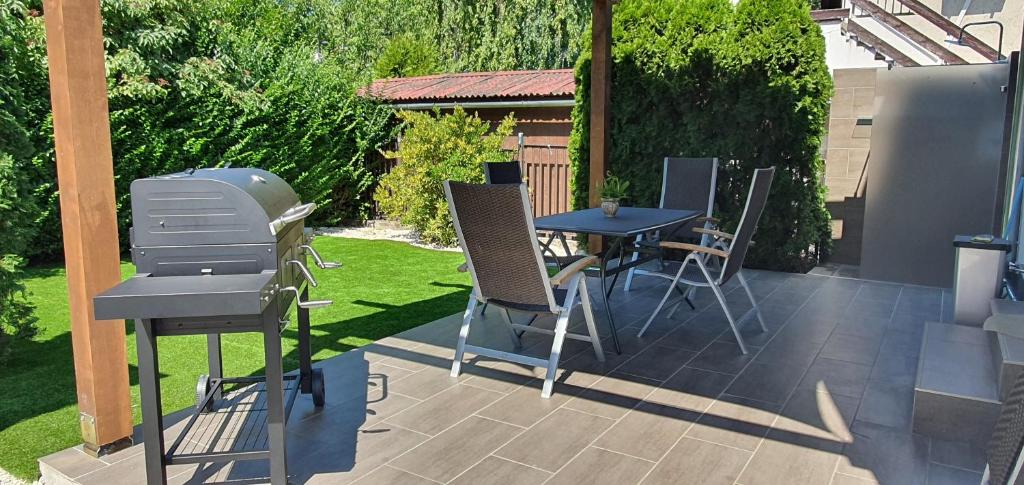 Vonkajšia záhrada v ubytovaní FortunaBeachHouse