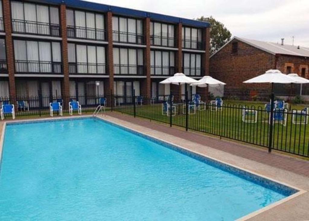Bazén v ubytování Richmond Henty Hotel nebo v jeho okolí