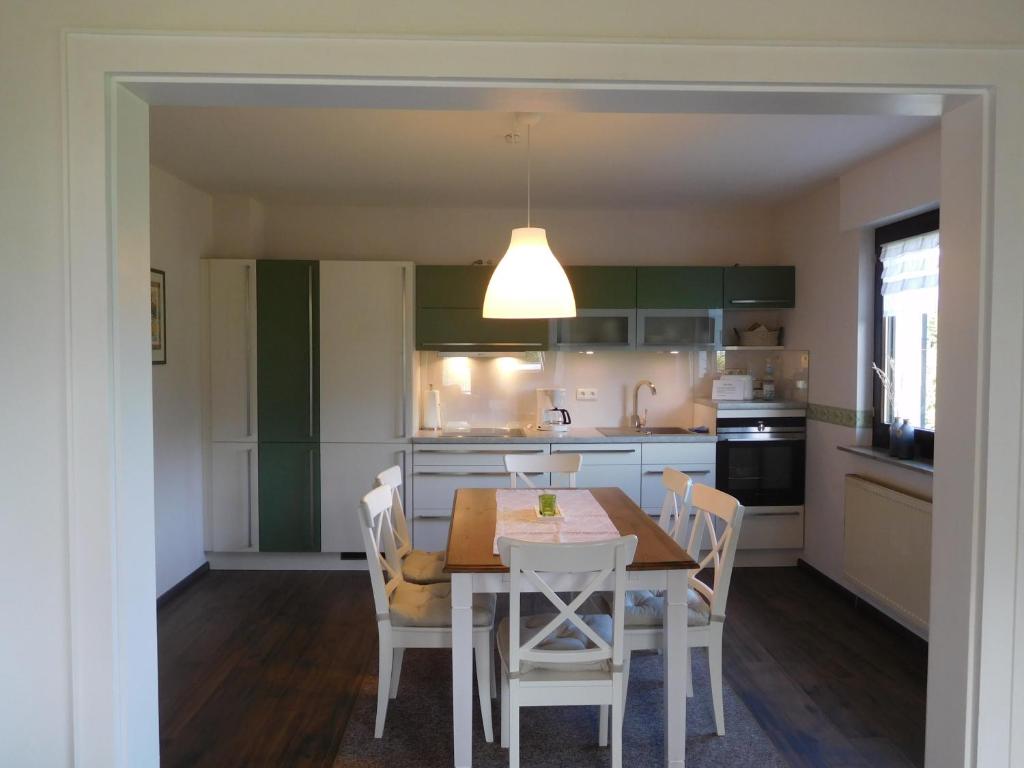 Kuchyň nebo kuchyňský kout v ubytování Ferienwohnung Charly