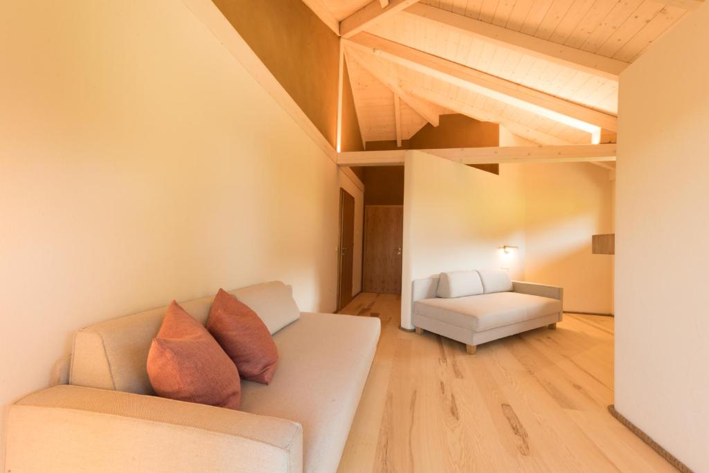 A seating area at Weingut Georgium