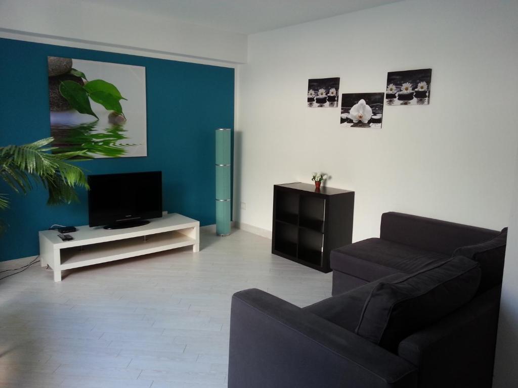 A television and/or entertainment centre at Mondello Suites FLH - Gorgonia