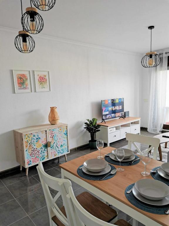 Posezení v ubytování Apartamento VeraTespera - Cerca de la Playa con WiFi, Piscina y Ocio Familiar