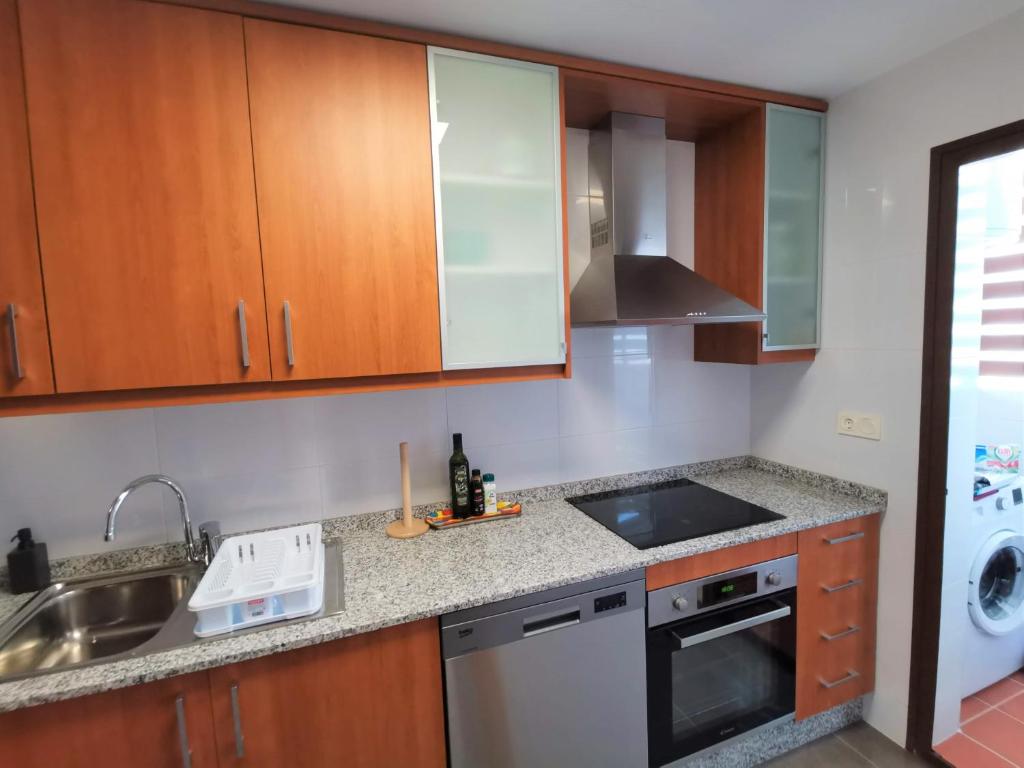 Kuchyň nebo kuchyňský kout v ubytování Apartamento VeraTespera - Cerca de la Playa con WiFi, Piscina y Ocio Familiar
