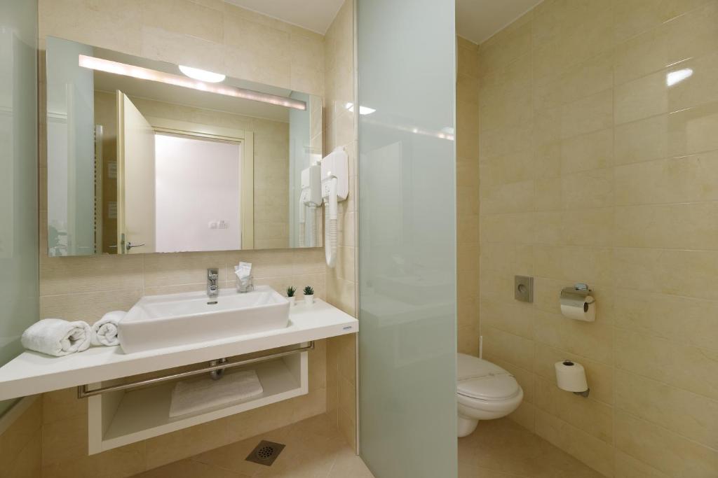 Koupelna v ubytování Family Hotel Adria - All inclusive