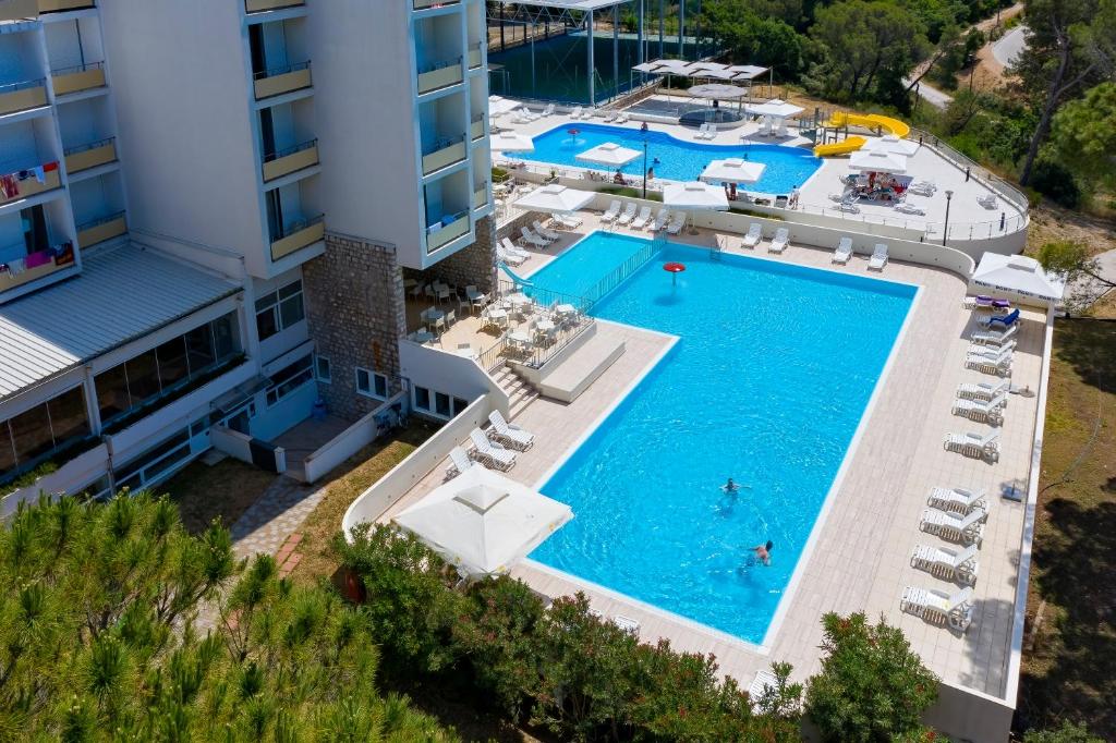 Bazén v ubytování Family Hotel Adria - All inclusive nebo v jeho okolí