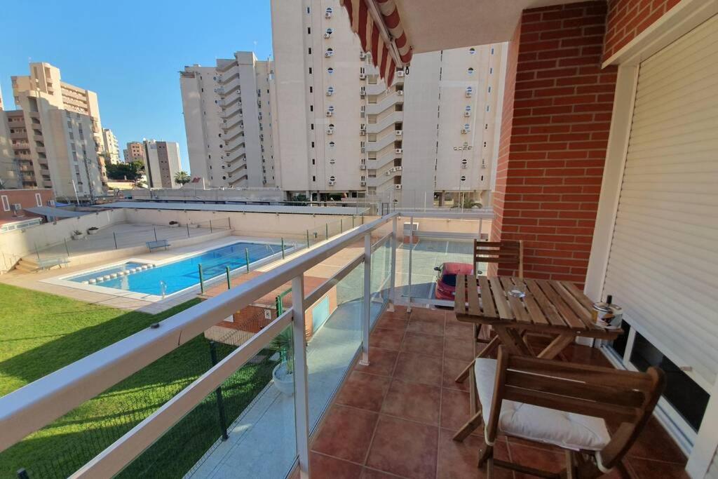 Vista sulla piscina di Apartamento en la Cala de Finestrat-Benidorm, Ilomar La Cala o su una piscina nei dintorni