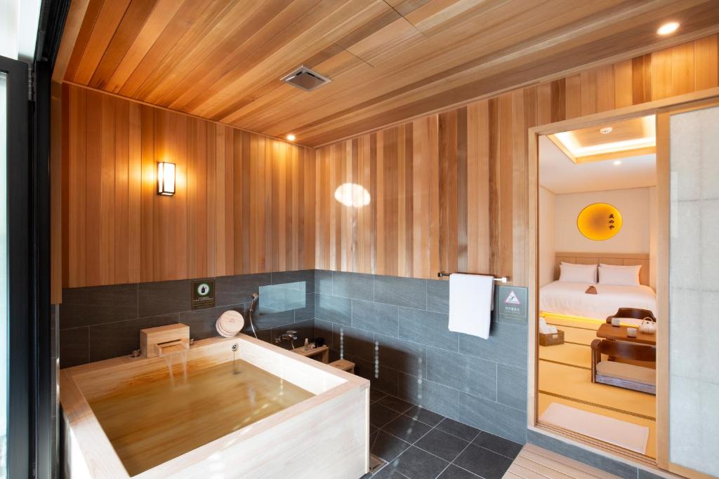 Tomonoya Hotel & Ryokan Daecheon - Habitación Doble Deluxe