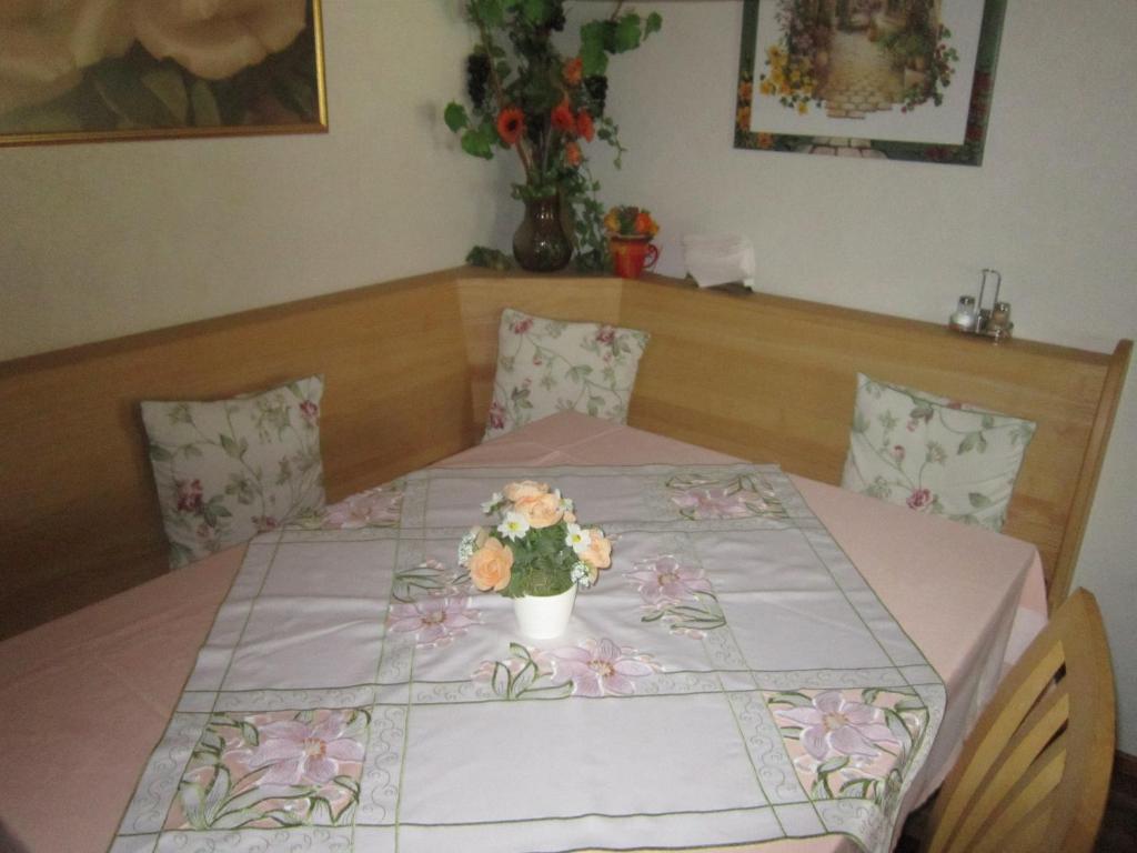 Una cama o camas en una habitación de Haus Jochum