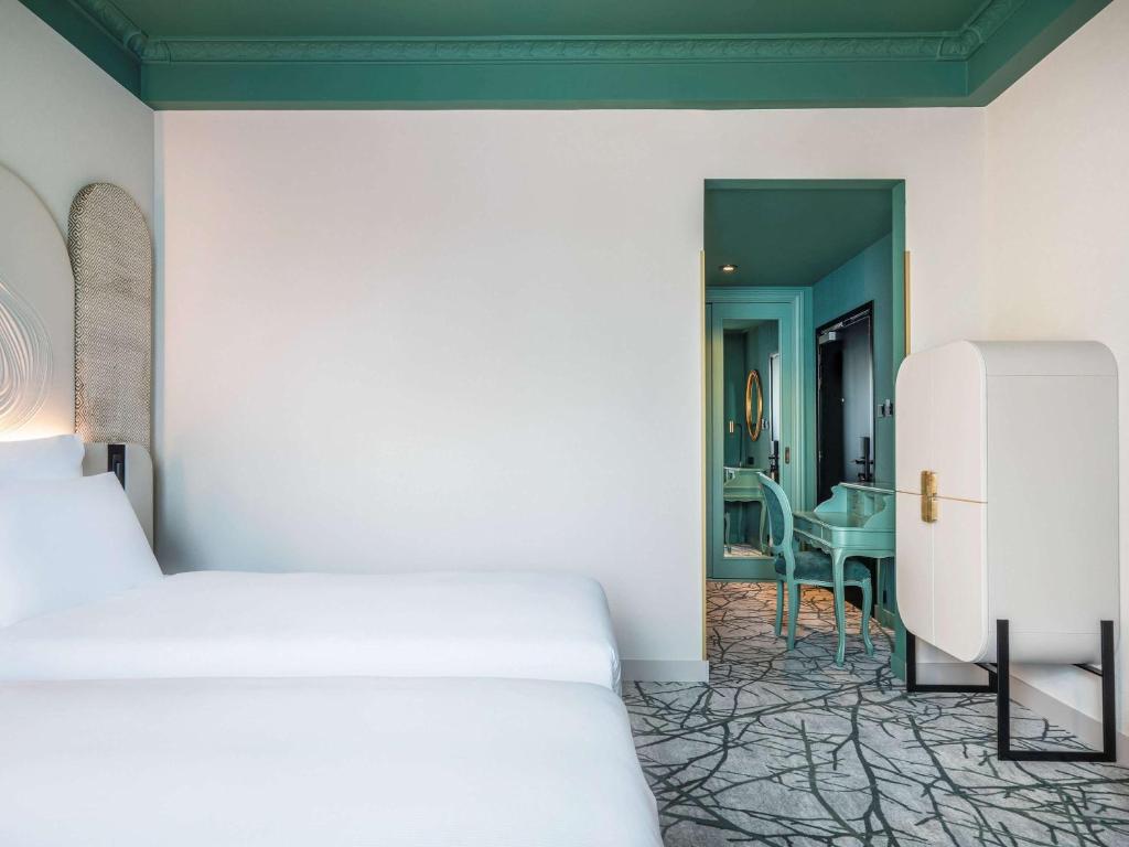 Łóżko lub łóżka w pokoju w obiekcie Rezydent Hotel Sopot - MGallery Collection