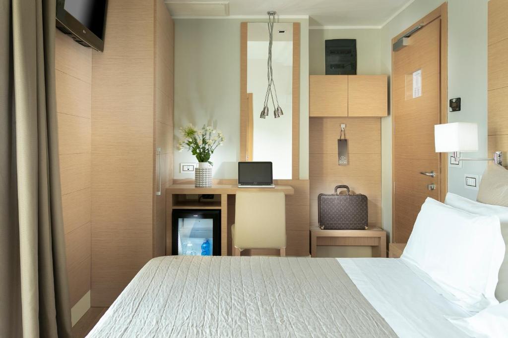 Postel nebo postele na pokoji v ubytování Hotel Ambasciatori