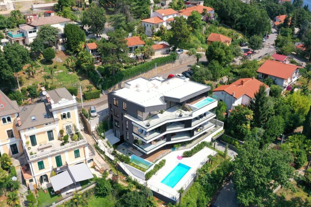 Budynek, w którym mieści się apartament