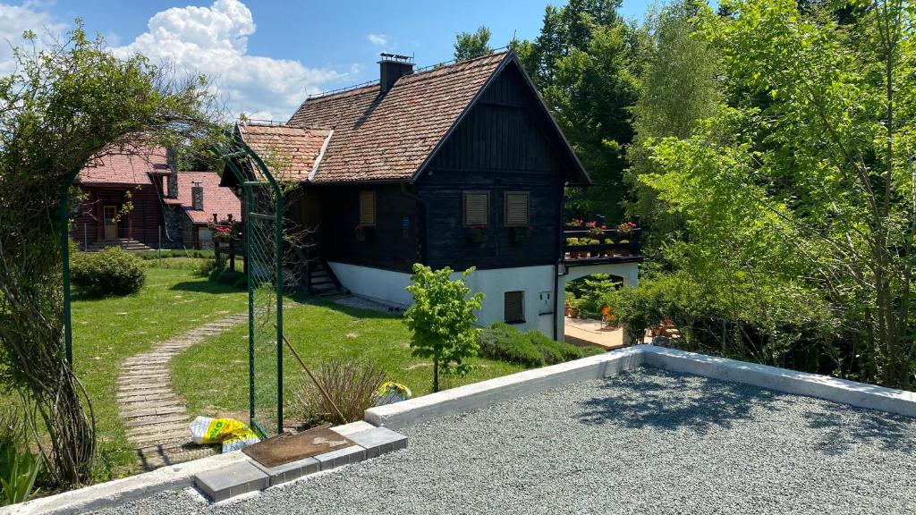 Vonkajšia záhrada v ubytovaní Apartments Montana