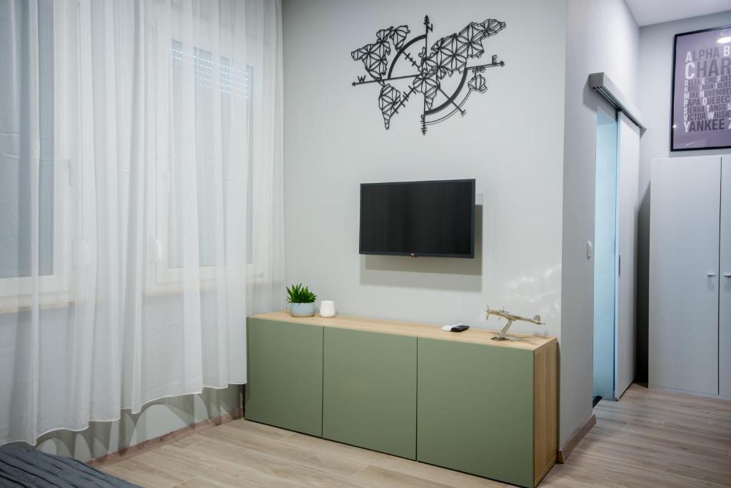 Telewizja i/lub zestaw kina domowego w obiekcie Élmény Balaton Hotel