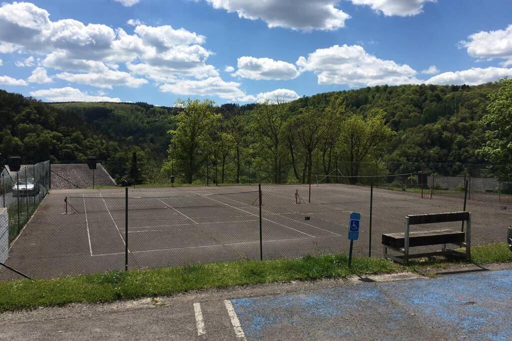 Tenis a/nebo squash v ubytování Gîte Authentic Ardenne nebo okolí