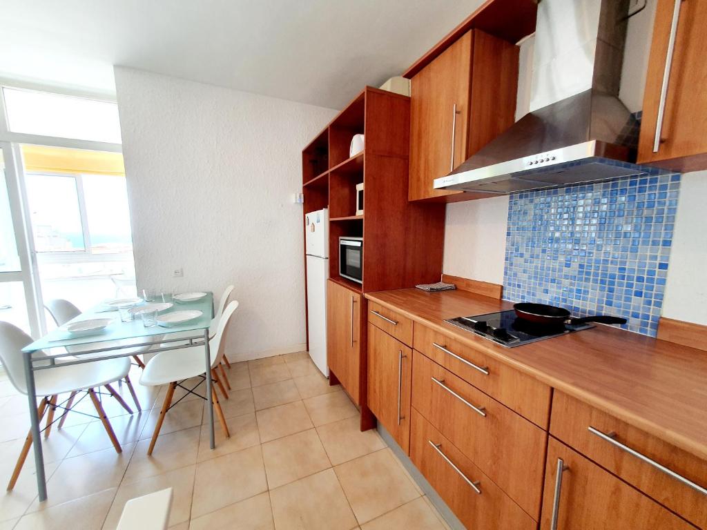 Kuchyňa alebo kuchynka v ubytovaní Fuengirola Towers