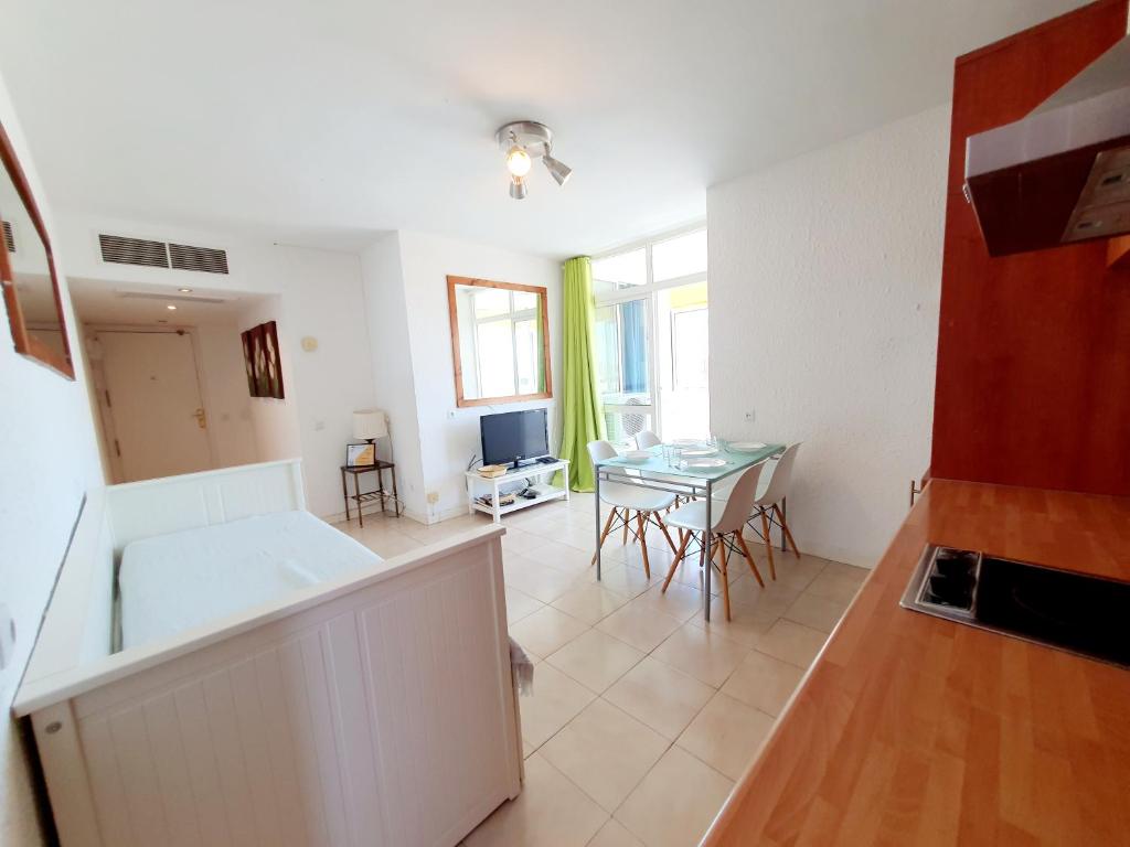 Kuchyňa alebo kuchynka v ubytovaní Fuengirola Towers