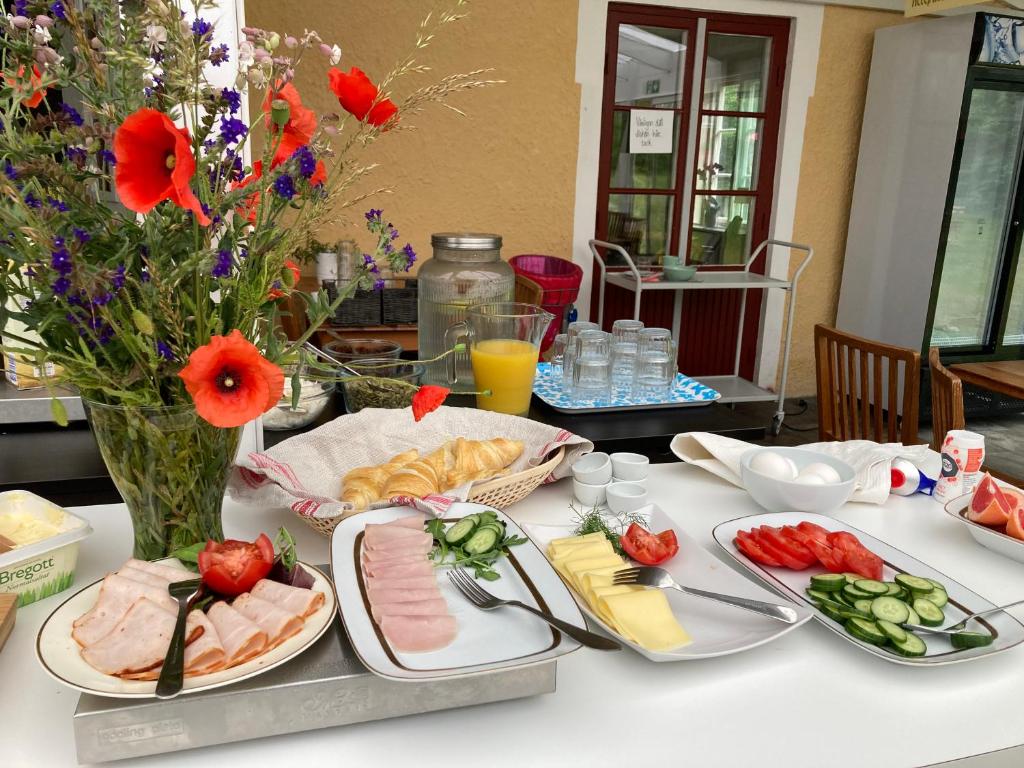 Jídlo v hostelu nebo okolí