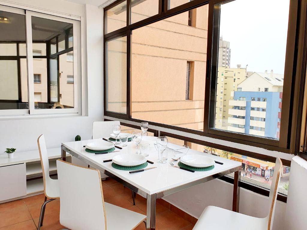 Reštaurácia alebo iné gastronomické zariadenie v ubytovaní Fuengirola Towers