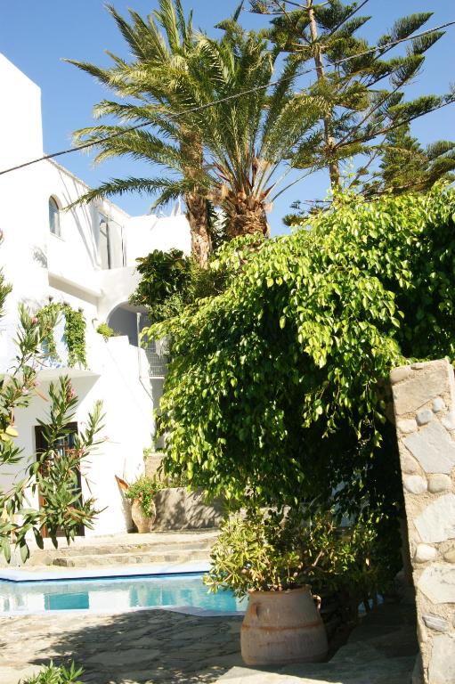 Bazén v ubytování Lofos Hotel nebo v jeho okolí