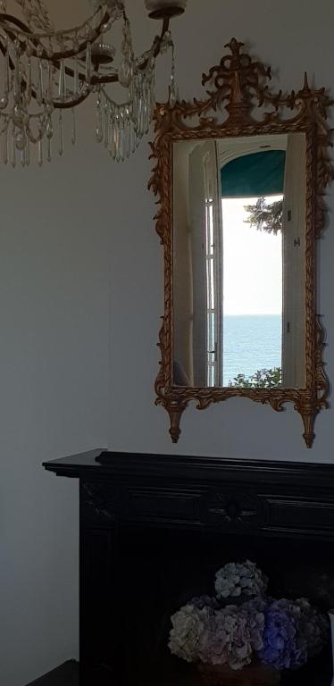 Vista generica sul mare o vista sul mare dall'interno dell'appartamento