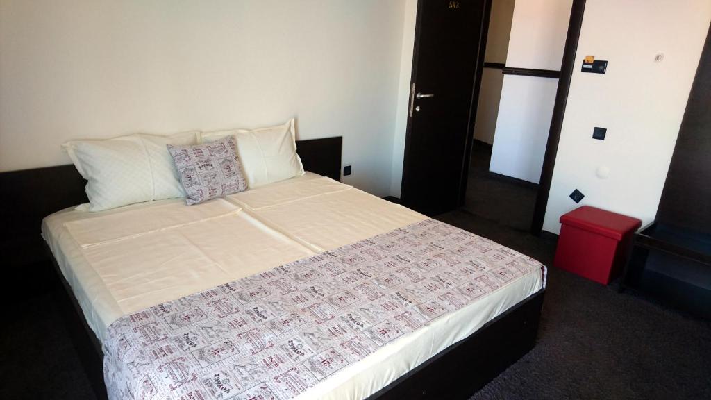 Park Apartments & Rooms Popovi - Triple Room With Terrace