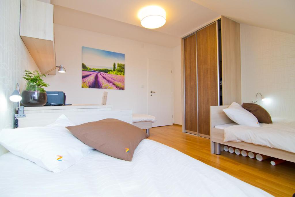 Postel nebo postele na pokoji v ubytování Zagreb Deluxe Apartment L2