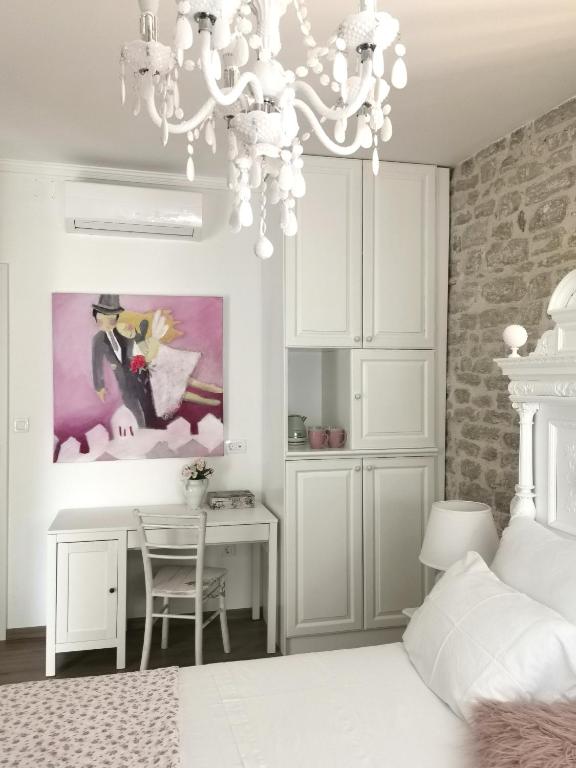 L&L Rooms Royal - 14