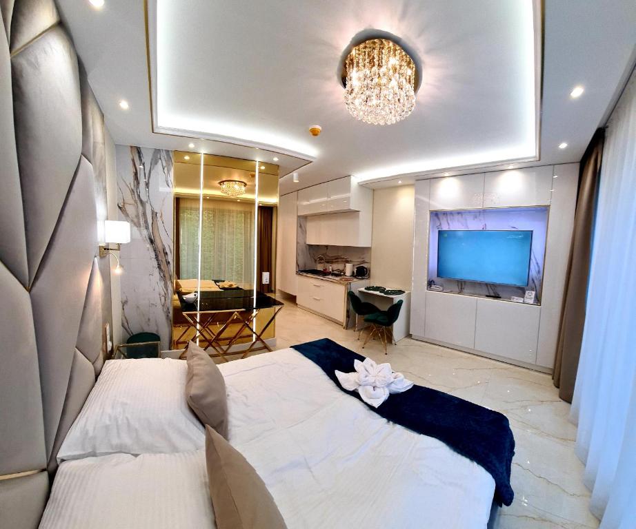 Adonis Beach - Studio Apartment
