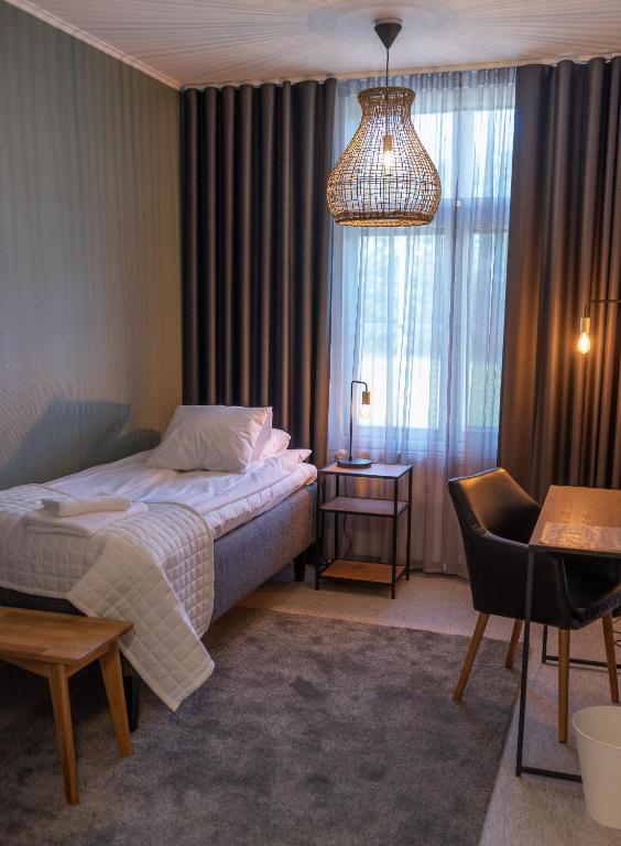 Maaseutuhotelli Juopperin Kartano - Standard Single Room With Shared Bathroom