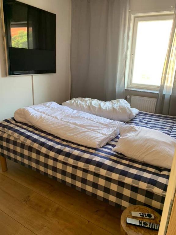 Postel nebo postele na pokoji v ubytování luksus spahus i skagen