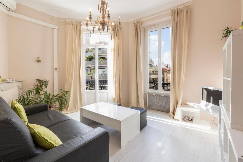 Posedenie v ubytovaní Cosy apartment 39M2, two steps from rue d'Antibes and Croisette