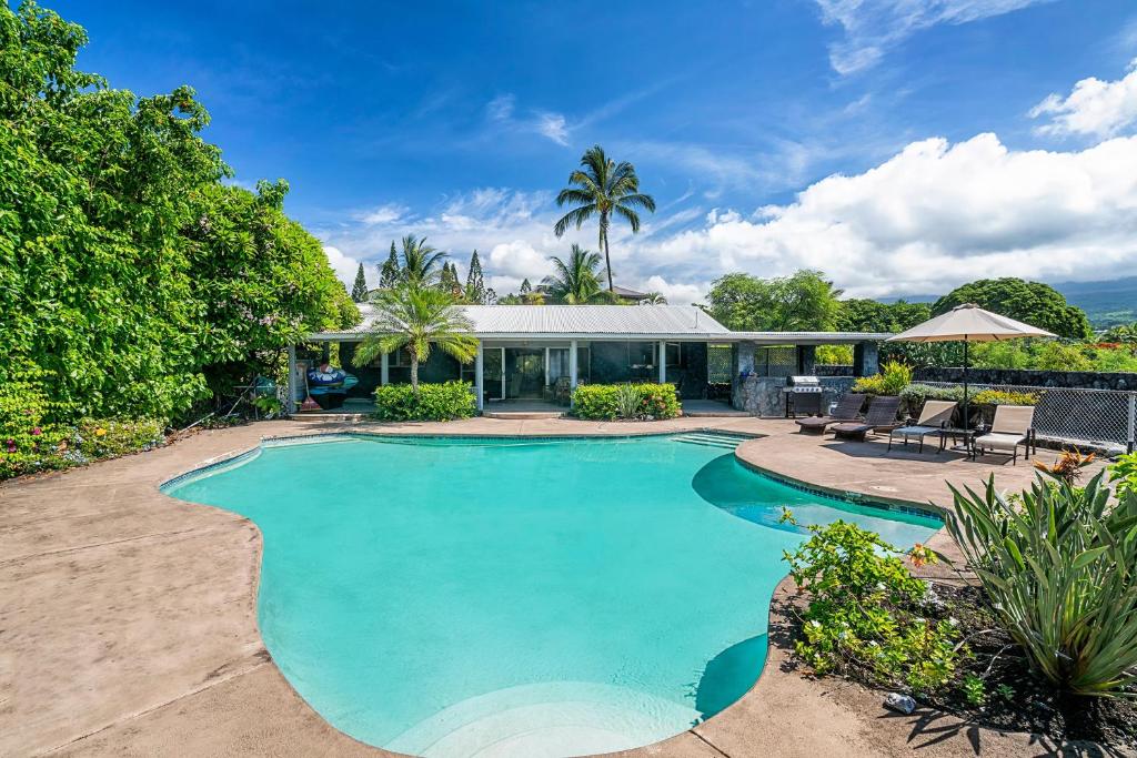 an image of a swimming pool in front of a house at Hale Pahukoa in Kailua-Kona