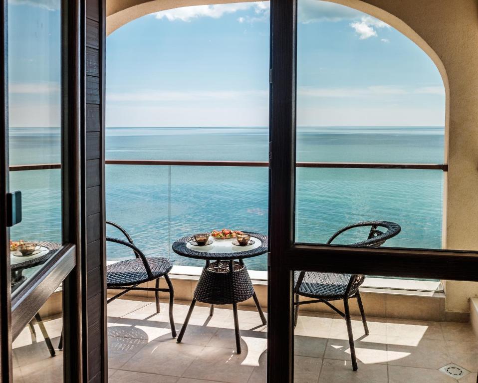 Cabacum Plaza Beach Apartments - High-Speed WiFi