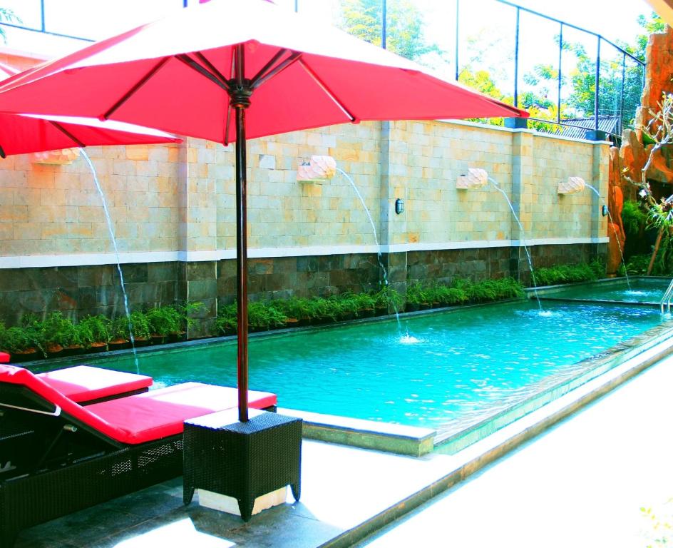 Bazén v ubytování The Swaha Ubud Hotel nebo v jeho okolí