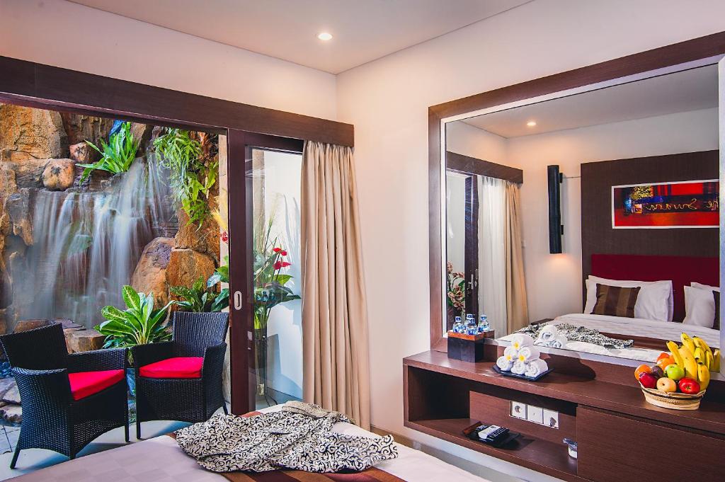 Postel nebo postele na pokoji v ubytování The Swaha Ubud Hotel