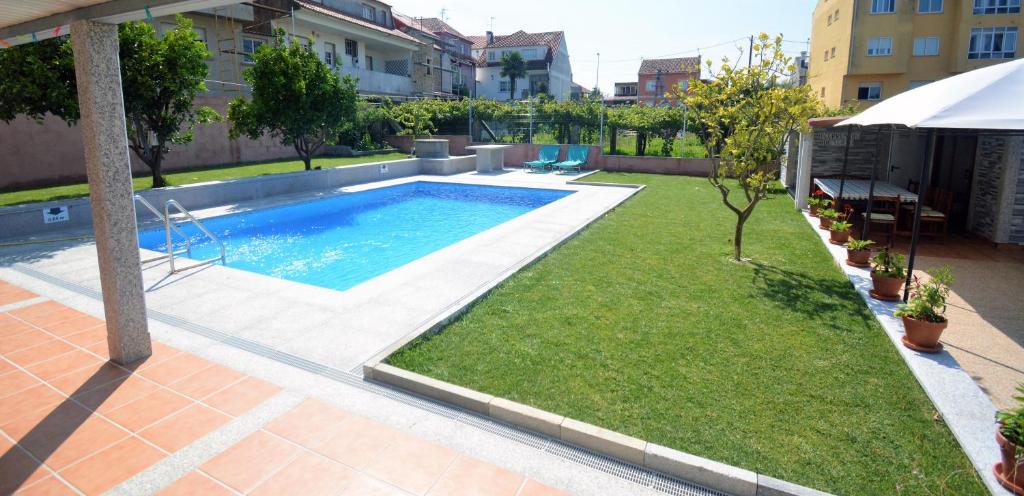 Bazén v ubytování Casa con piscina en Cambados nebo v jeho okolí