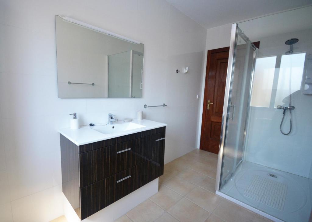 Koupelna v ubytování Casa con piscina en Cambados