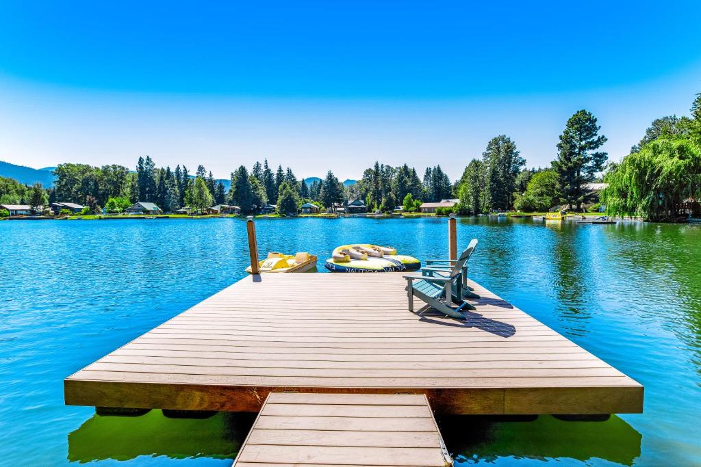 a wooden dock with a bench on a lake at Wild Duck Lakehouse in Cle Elum