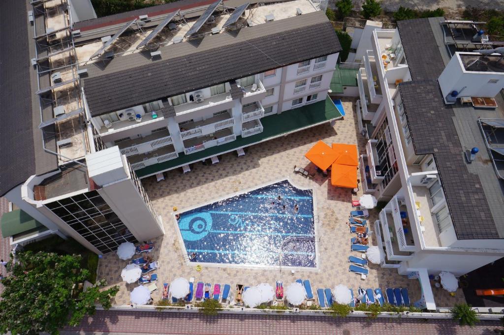 Bazén v ubytování Viking Express Hotel nebo v jeho okolí