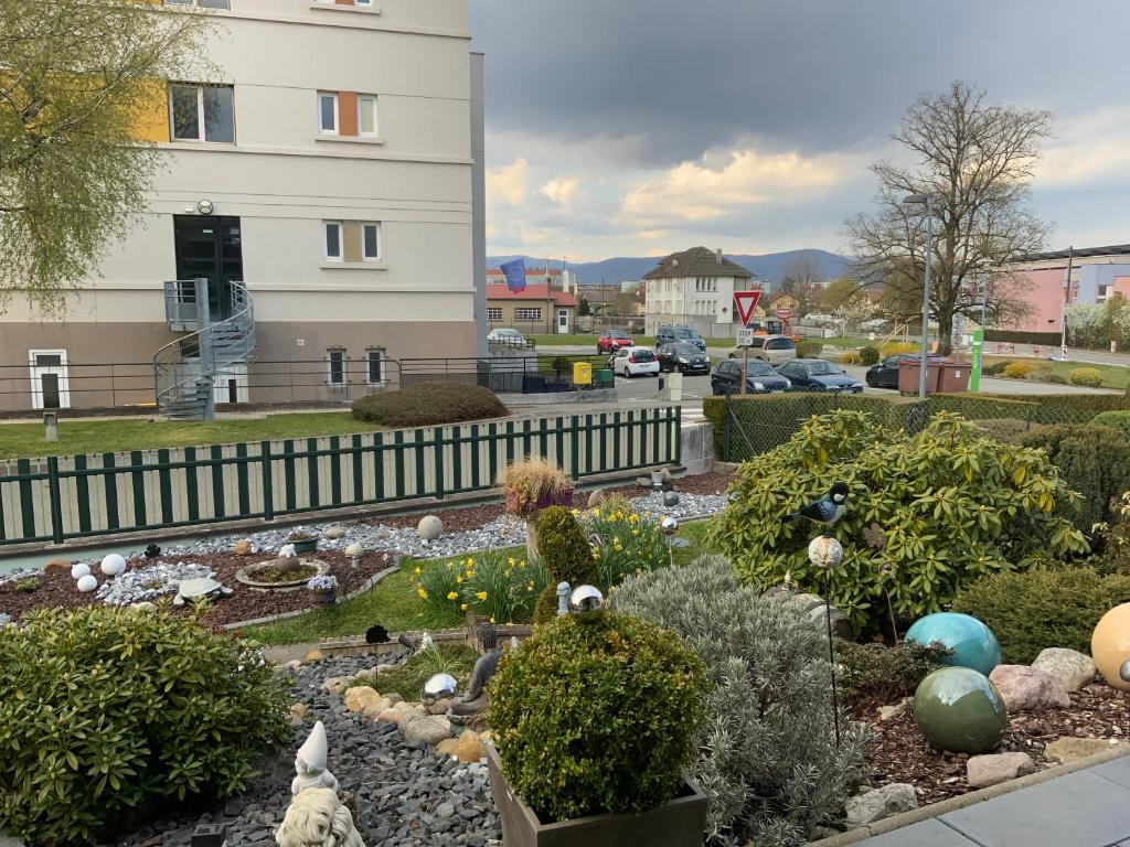 Zahrada ubytování le nid fleuri de Cravanche