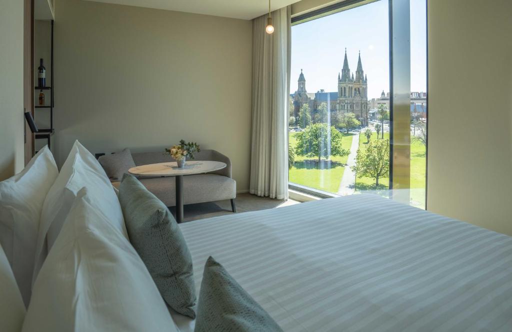 
Cathedral Studio King
