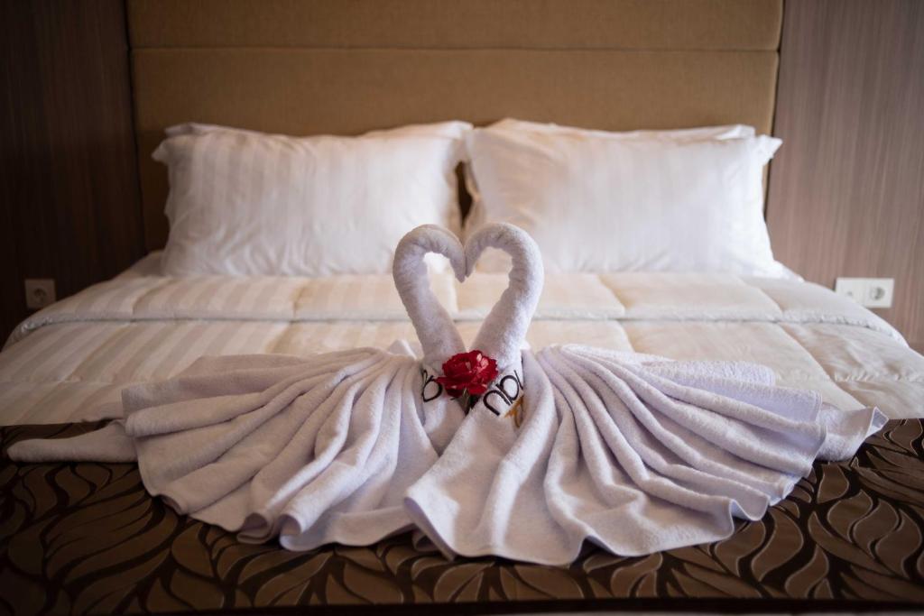Postel nebo postele na pokoji v ubytování Dedanau Hotel