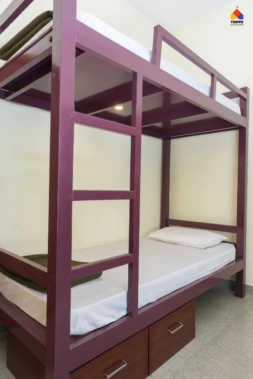 Postel nebo postele na pokoji v ubytování Trippr Kodaikanal Backpacker Hostel
