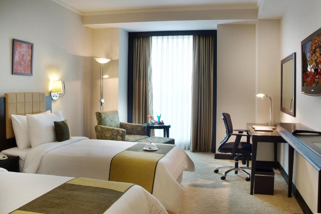 TV a/nebo společenská místnost v ubytování Goldfinch Hotel Delhi NCR