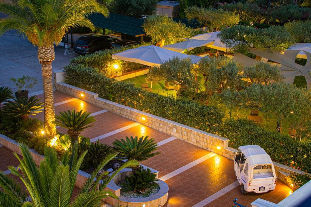 Zahrada ubytování Hotel Baia Del Capitano