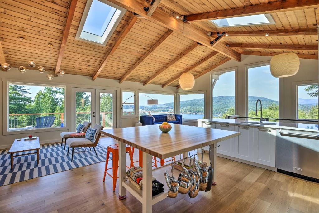 Gallery image of Dreamy Bellingham Home on 10 Beautiful Acres! in Bellingham